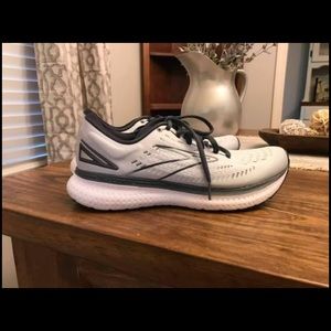 Women’s Brooks Athletic Shoes
